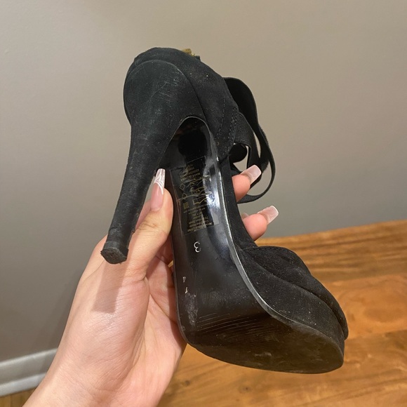 Kardashian Kollection black strapped heel - Picture 7 of 7